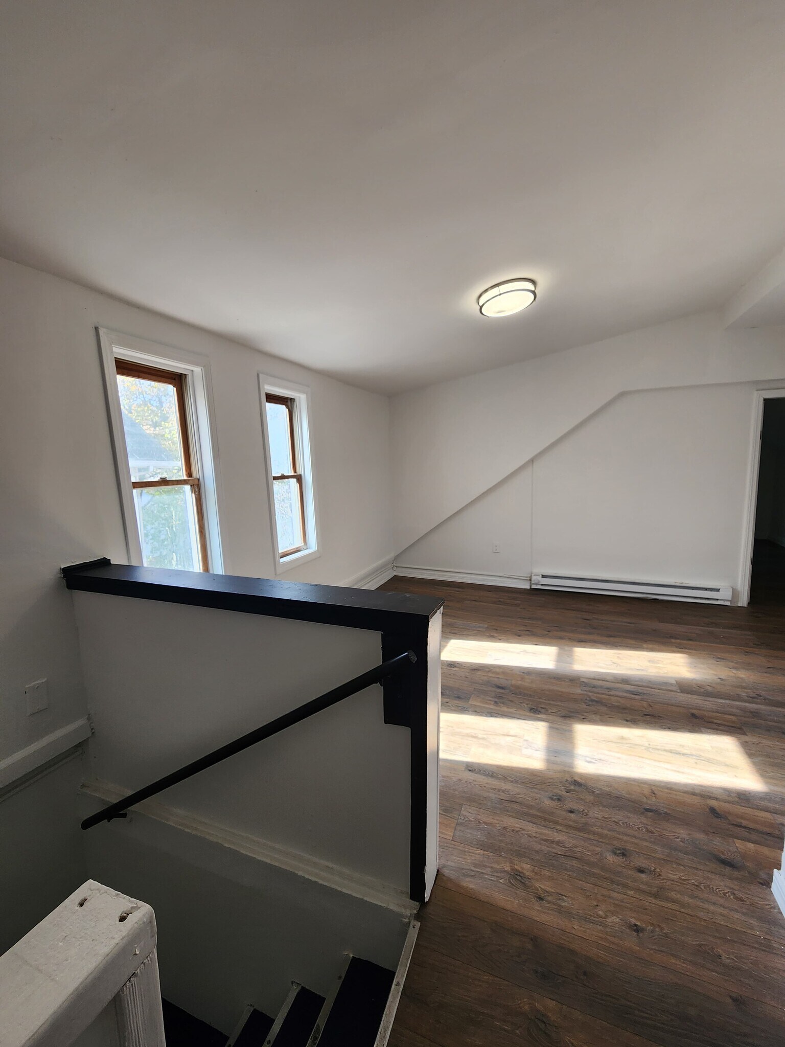 Building Photo - 135 Willow St