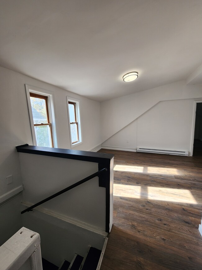 Building Photo - 135 Willow St