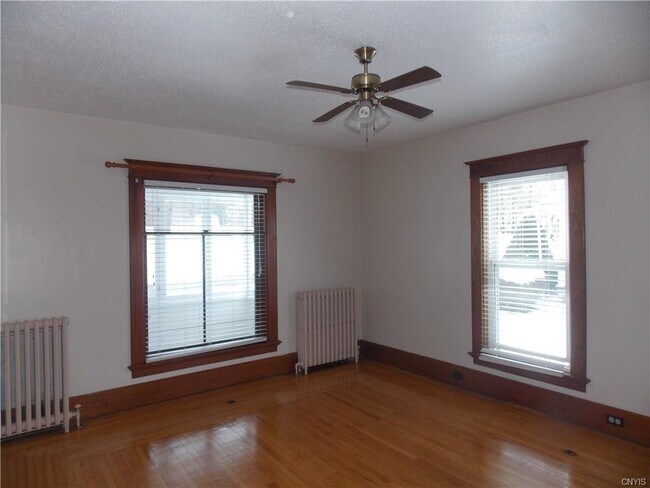 Building Photo - Village of Carthage 4 Bedroom / 2 Bath Ren...