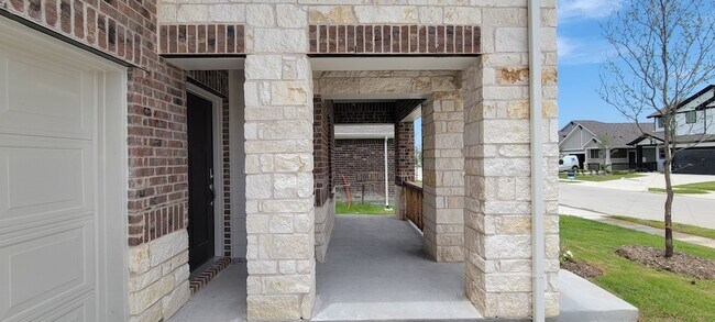 Building Photo - 2231 Clf Spgs Dr