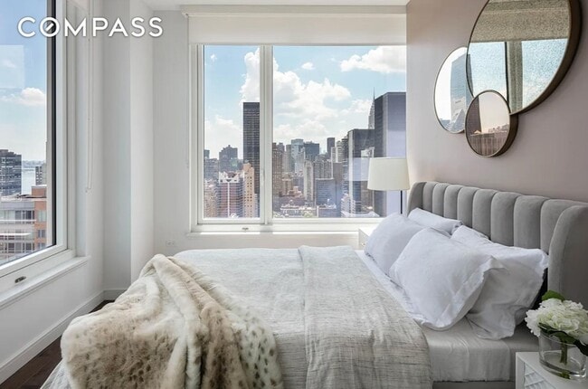 Building Photo - 232 E 54th St