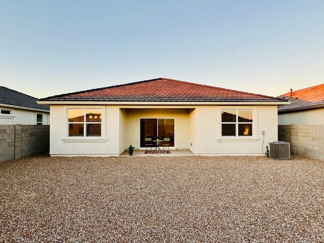 Building Photo - 1131 W Chimes Tower Dr