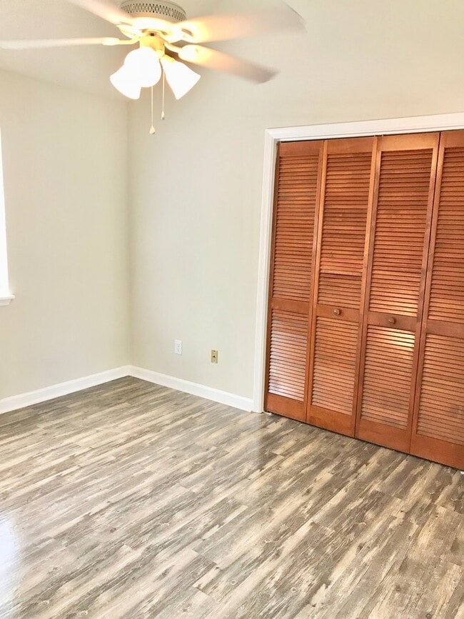 Building Photo - Golf Colony 2 Bed/2 Bath Loft Style Condo