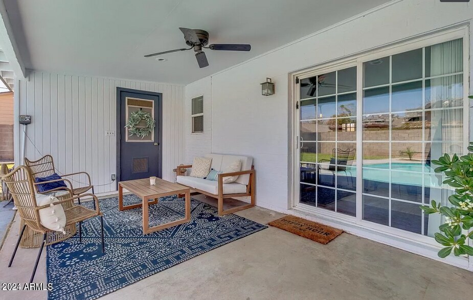 Building Photo - 422 E Balboa Dr