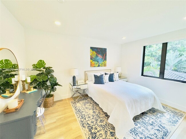 Building Photo - 2550 Overbrook St