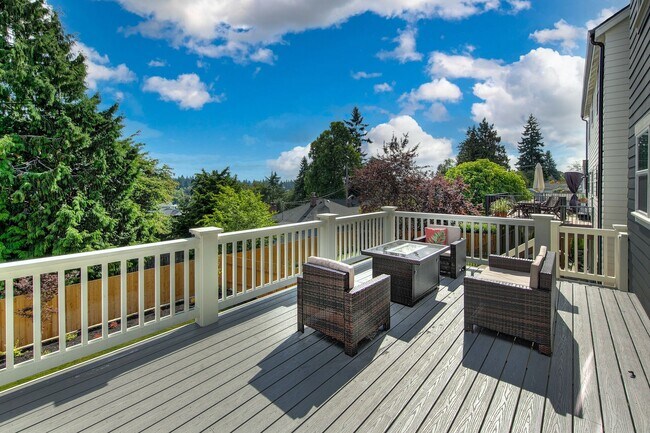 Building Photo - Gorgeous 4 Bed/3.5 Bath with Beautiful Fin...