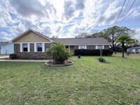 Building Photo - 111 Rainbow Ave