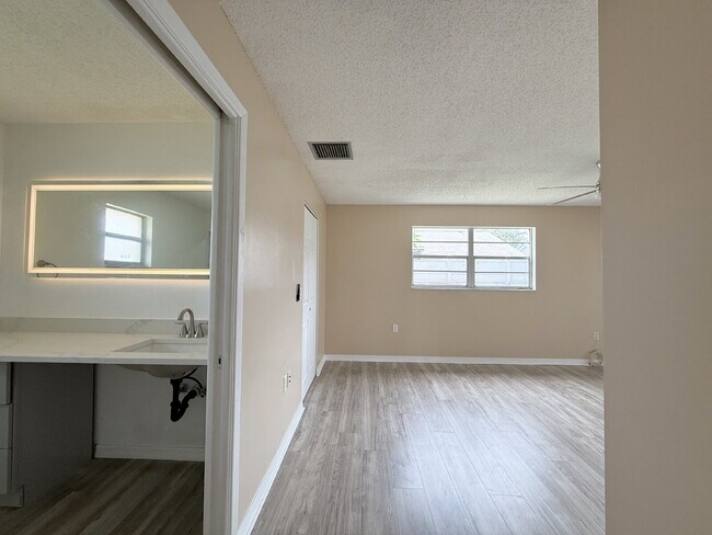 Building Photo - 7702 Ivory Terrace