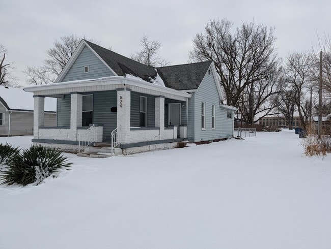 Building Photo - 624 2nd Ave