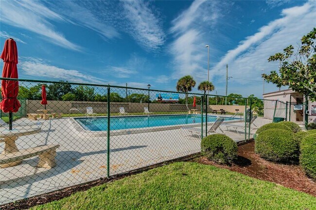Building Photo - 9125 Tudor Dr