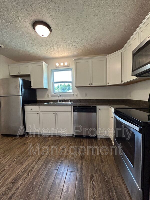 Building Photo - 105 Howell Way
