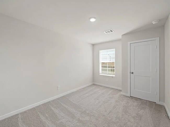 Building Photo - 17235 King Eider Rd