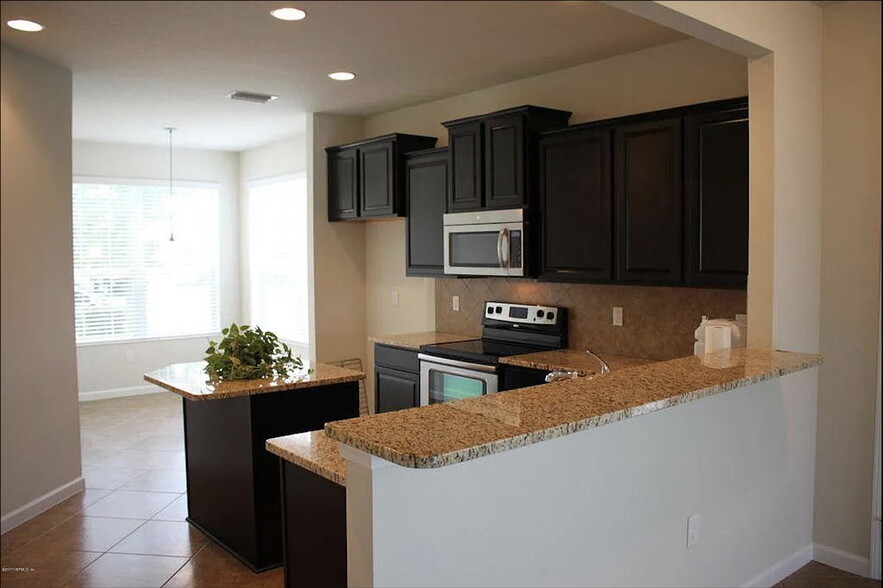 Building Photo - 14159 Mahogany Ave