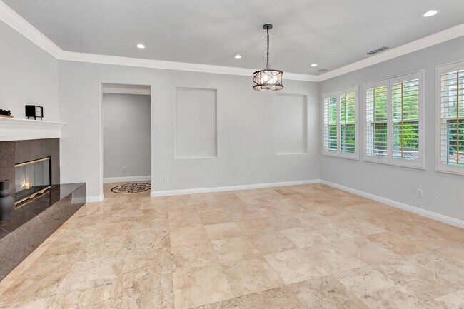 Building Photo - 132 Spring Valley