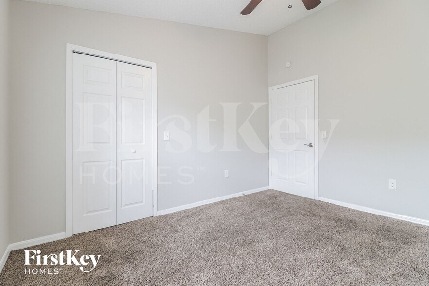 Building Photo - 6564 Viewpoint Ct
