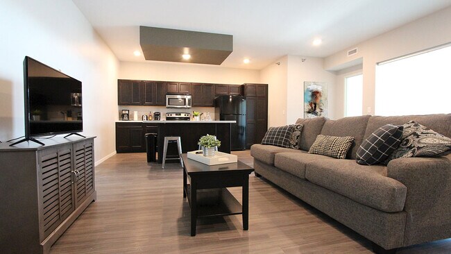 Building Photo - 4000 Gardenview Dr