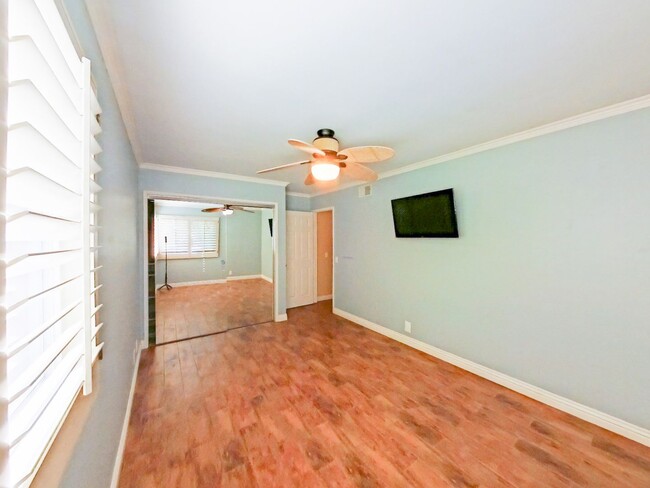 Building Photo - 4 Bedroom / 2.5 Bathroom - Entertaining Dr...