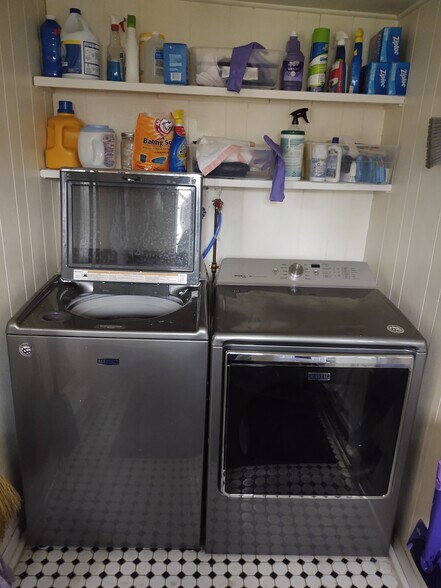 Building Photo - 711 W South St