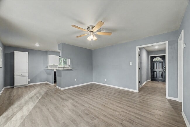 Building Photo - 6343 Maple Hill Dr