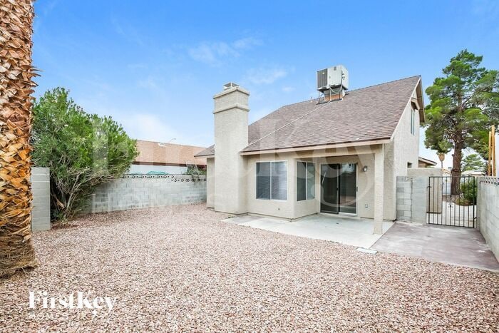 Building Photo - 2368 Valley Dr