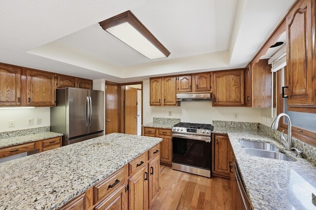 Building Photo - 7666 Windwood Dr