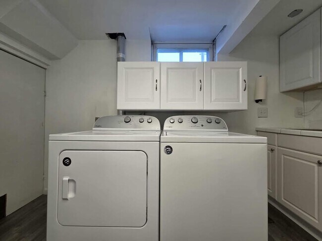 Building Photo - Low maintenance 3 bedroom!