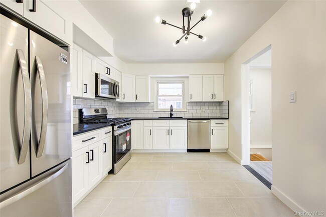 Building Photo - 71-65 Douglaston Pkwy