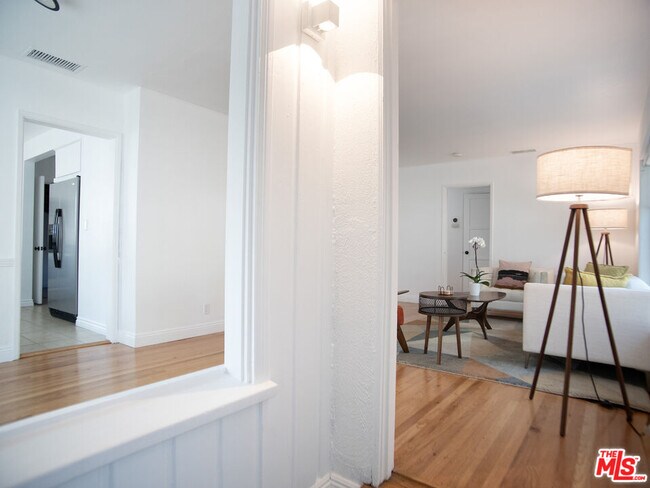 Building Photo - 6413 White Oak Ave