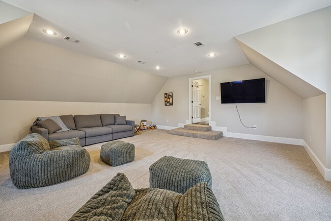 Building Photo - 594 Lake Haven Dr