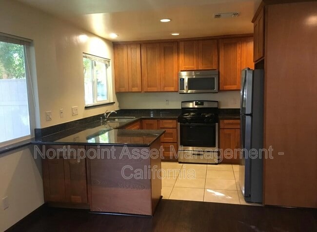 Building Photo - 1229 Jonas Ave