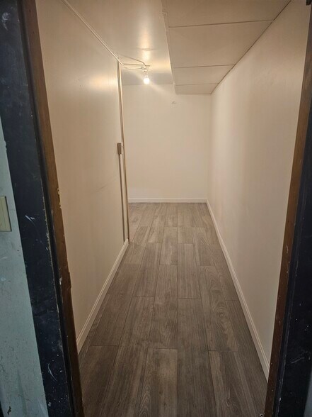 Building Photo - 419 Pond St