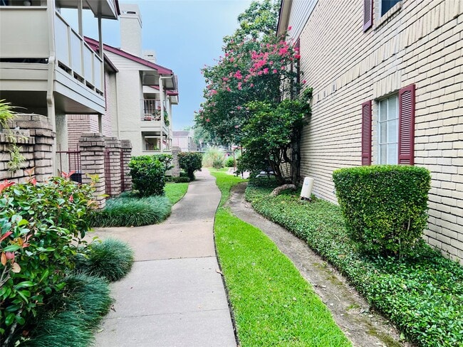 Building Photo - 2120 El Paseo St