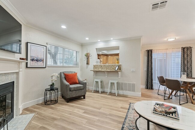 Building Photo - Furnished 3BR PB Gem – Walk to Beach & Bay