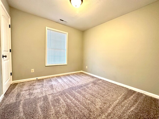 Building Photo - 1192 Meachem Dr