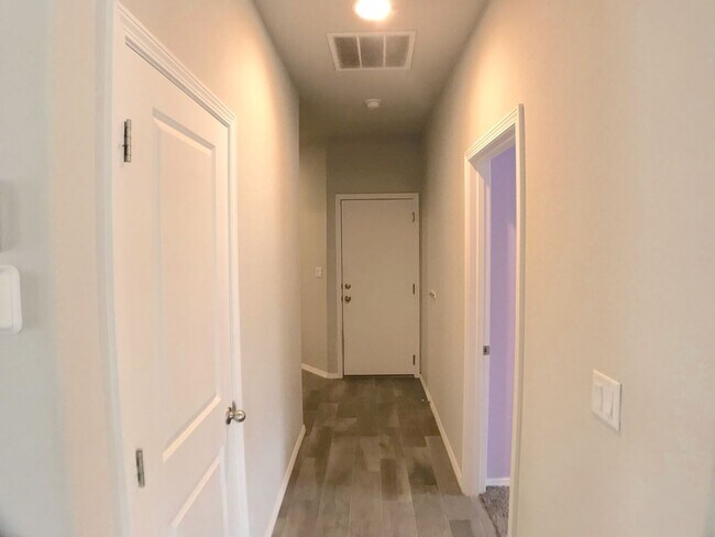 Building Photo - Spacious 3BR/2BA Los Lunas Home with Open Layout, Office Space & Refrigerated Air