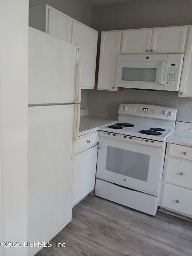 Building Photo - 531 W 49th St