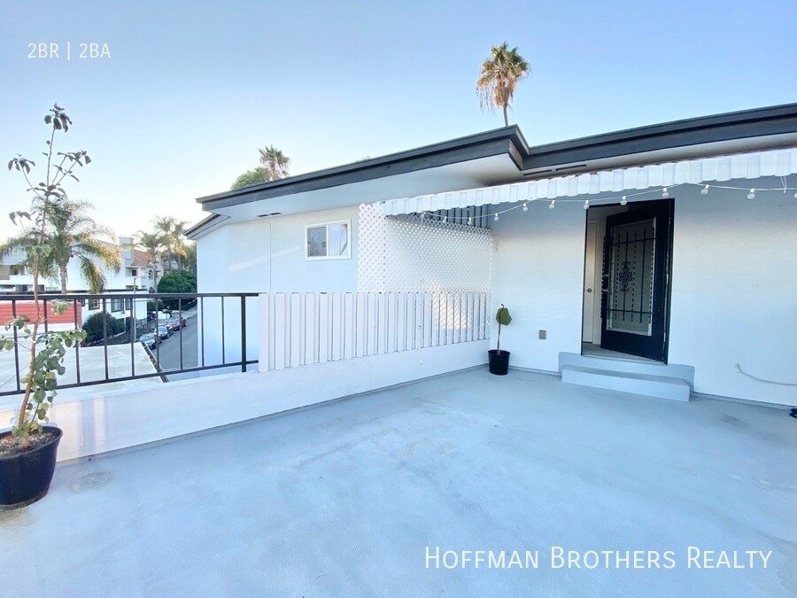 Building Photo - 1830 N La Brea Ave