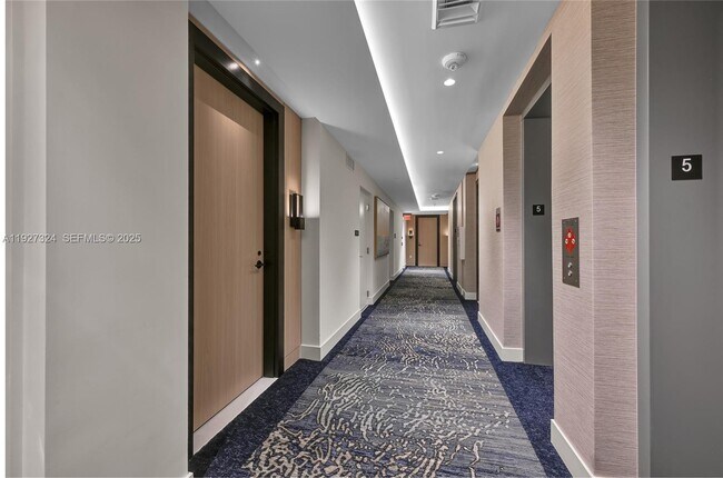 Building Photo - 153 N Seabreeze Blvd