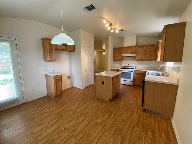 Building Photo - 2402 Hallie Ln
