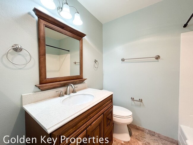 Building Photo - Welcome to this charming 2-bedroom, 2-bathroom downstairs end unit in Alta Mira in Carlsbad!!