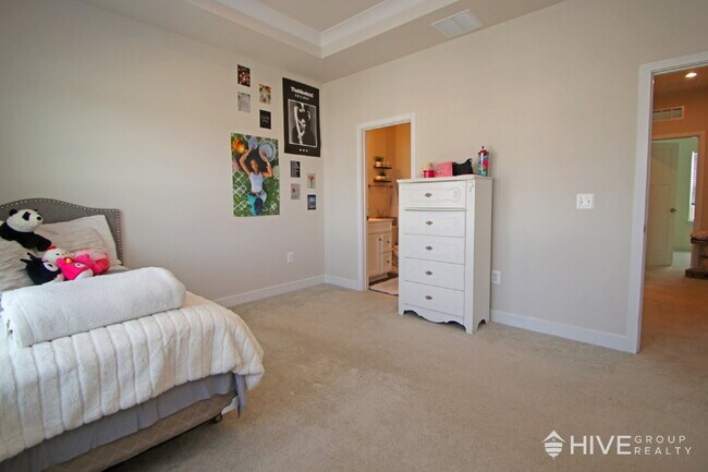 Building Photo - Spacious 4-Bed, 3.5-Bath with Garage!