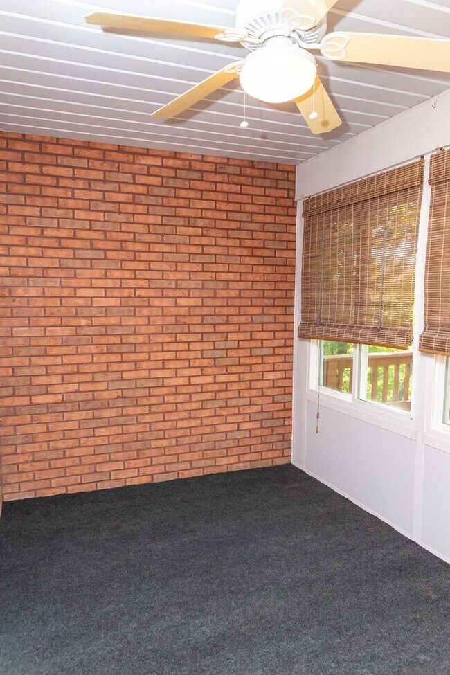 Building Photo - PET FRIENDLY!!!!!!