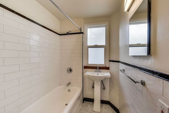 Building Photo - 465 Bellevue Ave