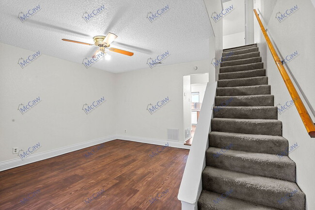 Building Photo - 800 Bluebonnet Dr