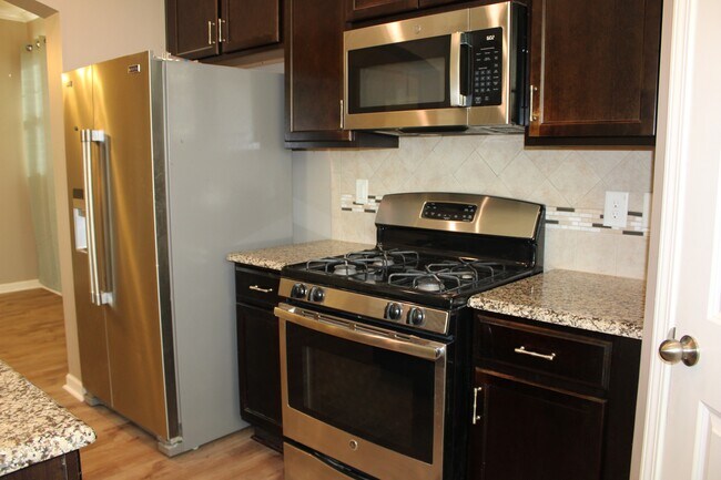 Building Photo - 138 Lyonshall St