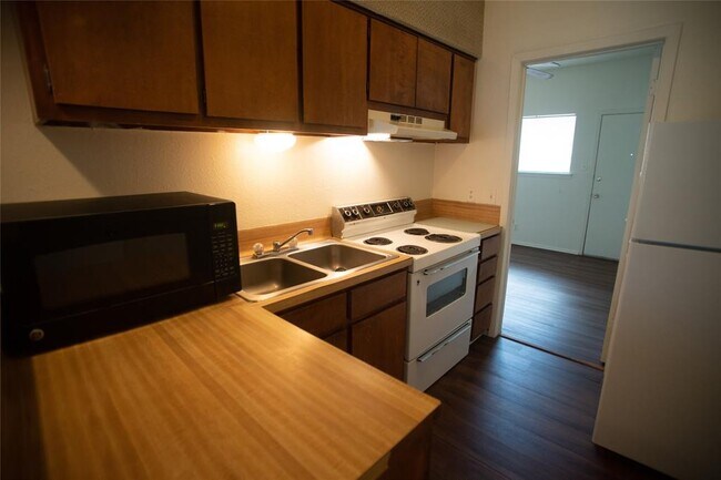 Building Photo - 3000 Guadalupe St