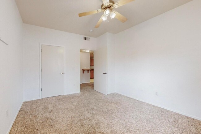 Building Photo - 6800 Vista Del Norte Dr NE