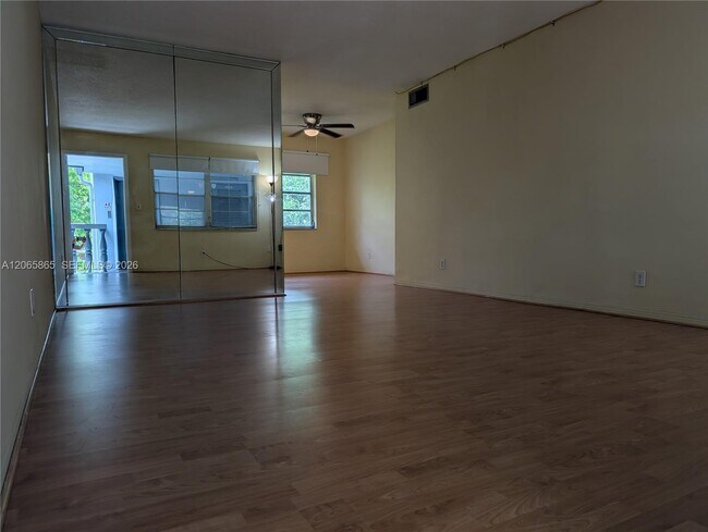 Building Photo - 900 Tallwood Ave