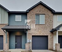 Building Photo - $1775! 3 Bedroom/ 2.5 Bathroom Townhome!