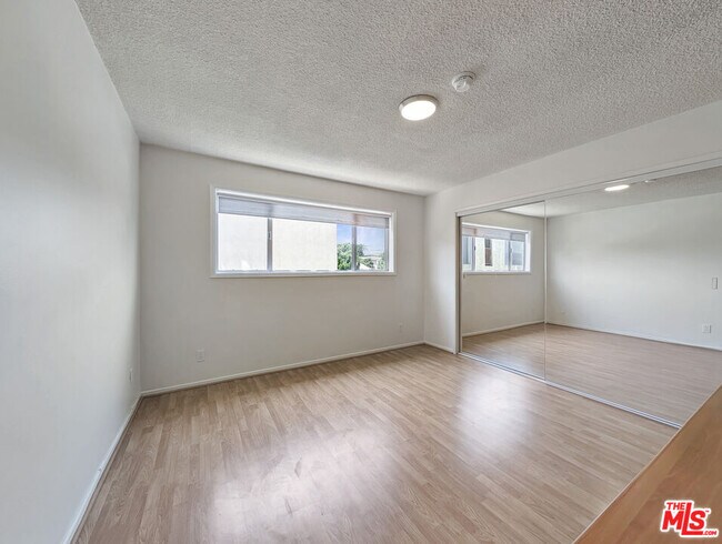 Building Photo - 440 Raymond Ave